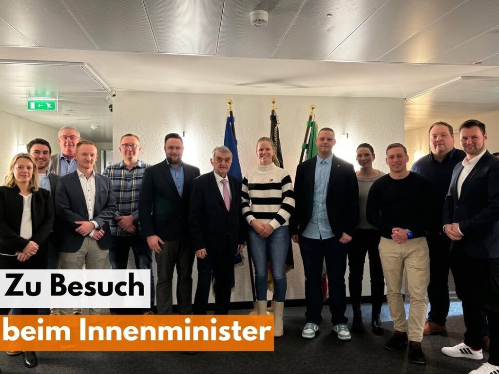 junge gruppe zu besuch beim innenminister