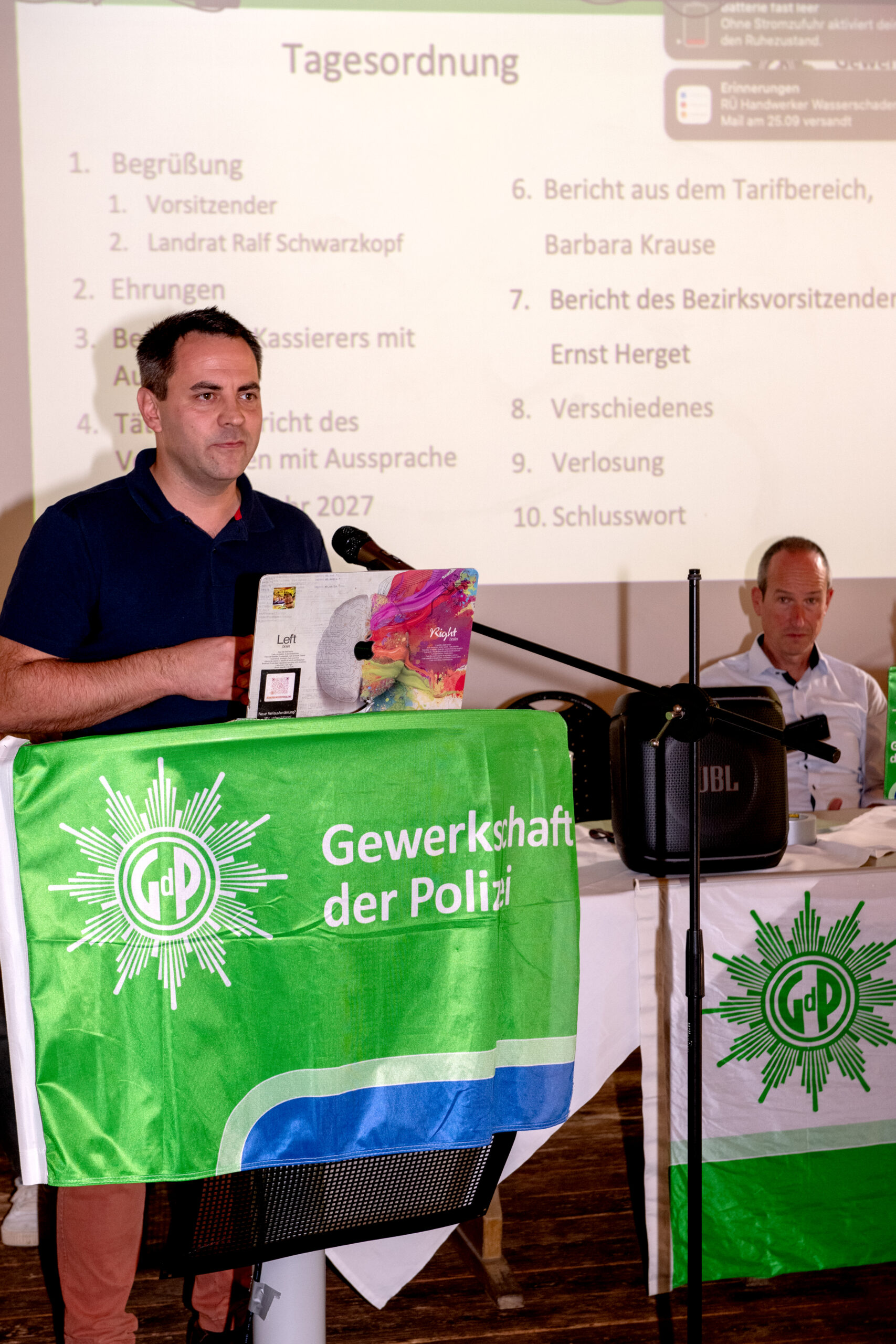 Das Bild zeigt den Bezirksvorsitzenden Ernst Herget.