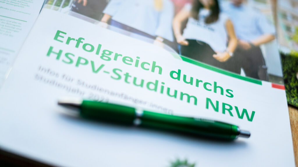 Broschüre "Erfolgreich durchs HSPV-Studium NRW"